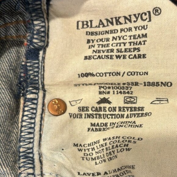 BLANK NYC Women's Medium Wash Distressed Crop Girlfriend Jeans Size 29 - Picture 4 of 4